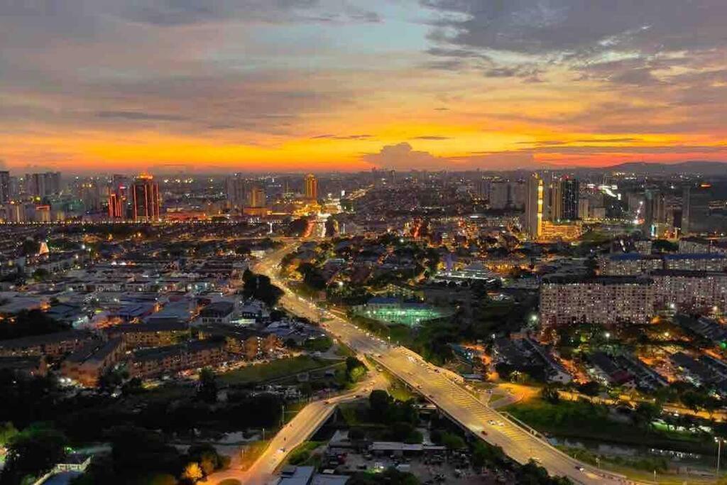 Cozy Aera Residence / Free Wi-Fi Netflix / Sunway Petaling Jaya Zewnętrze zdjęcie