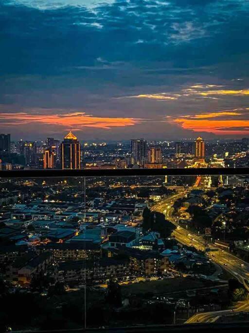 Cozy Aera Residence / Free Wi-Fi Netflix / Sunway Petaling Jaya Zewnętrze zdjęcie